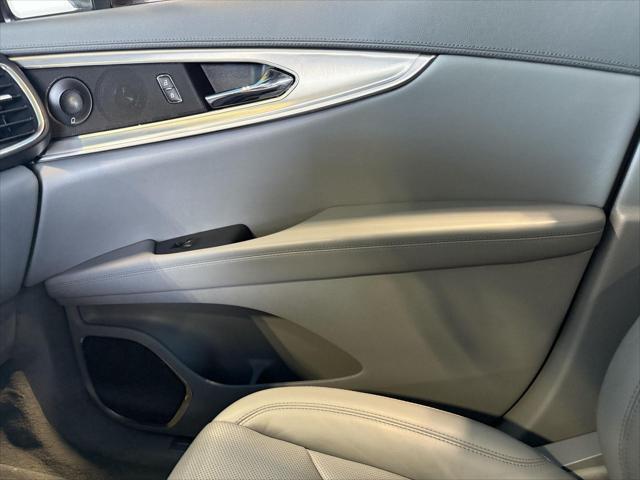 Photo of 2019 Magnetic Gray Metallic Lincoln Nautilus