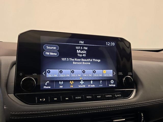 Photo of 2022 White Nissan Rogue