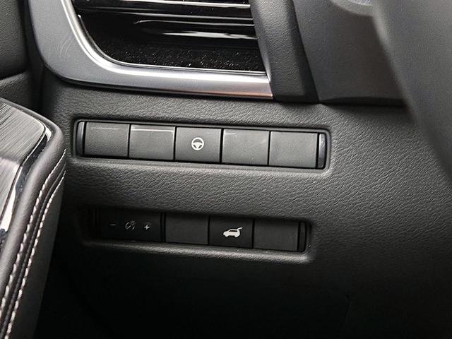 Photo of 2022 White Nissan Rogue