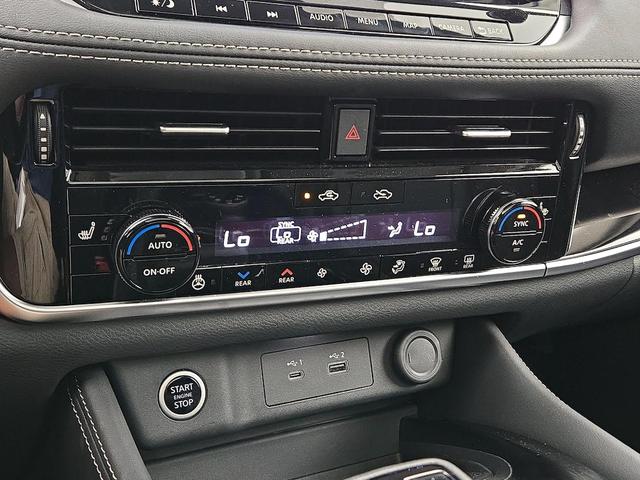 Photo of 2022 White Nissan Rogue