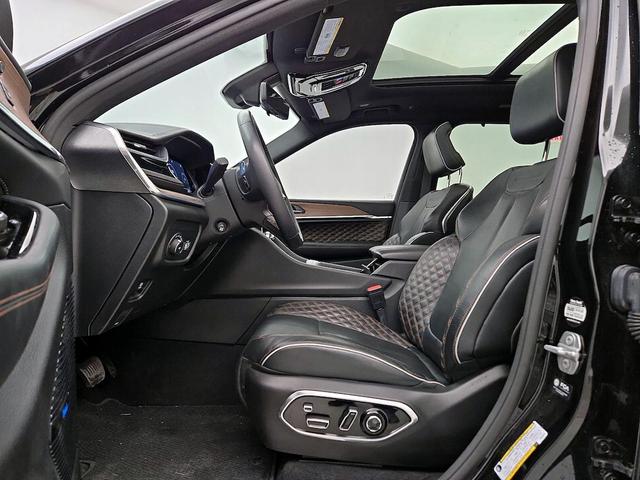 Photo of 2022 Black Jeep Grand Cherokee L