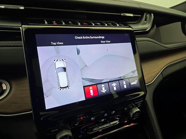 Photo of 2022 Black Jeep Grand Cherokee L