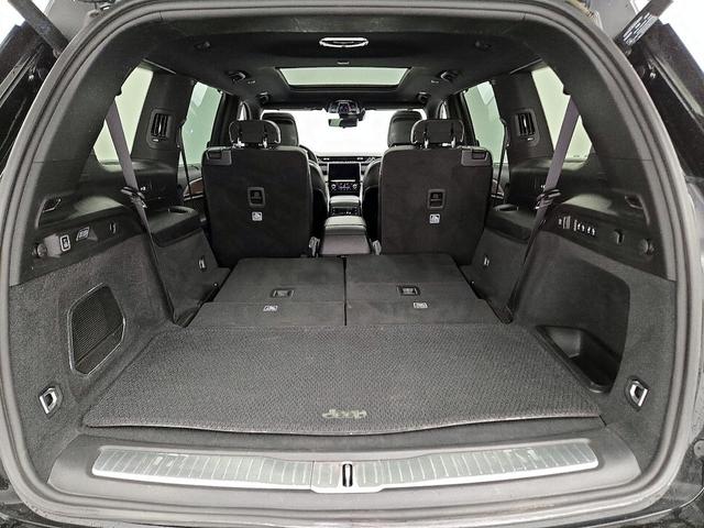 Photo of 2022 Black Jeep Grand Cherokee L