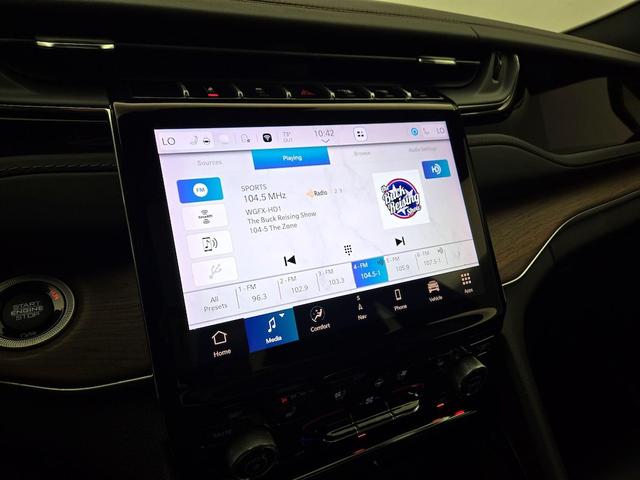 Photo of 2022 Black Jeep Grand Cherokee L
