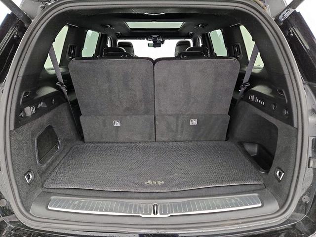 Photo of 2022 Black Jeep Grand Cherokee L