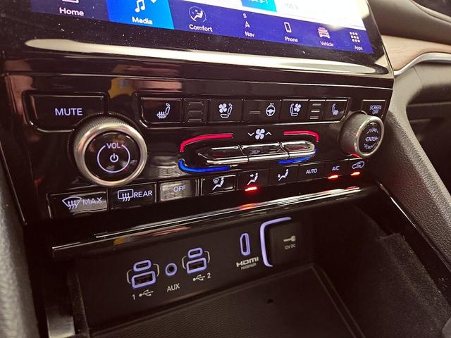 Photo of 2022 Black Jeep Grand Cherokee L