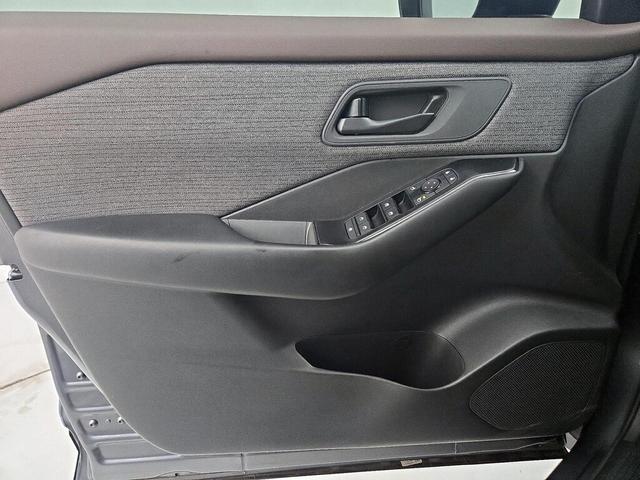 Photo of 2023 Gray Nissan Rogue