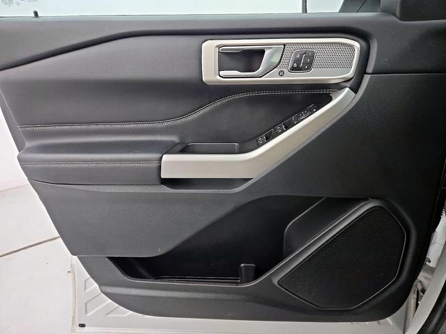 Photo of 2022 Pearl Ford Explorer