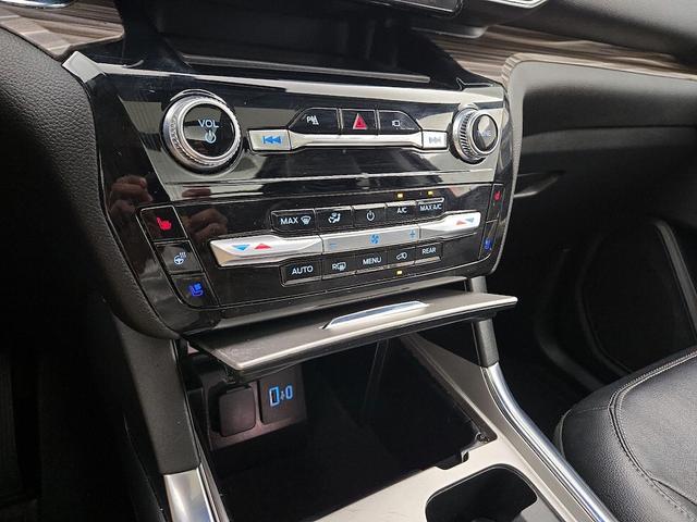 Photo of 2022 Pearl Ford Explorer