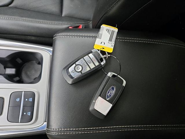 Photo of 2022 Pearl Ford Explorer
