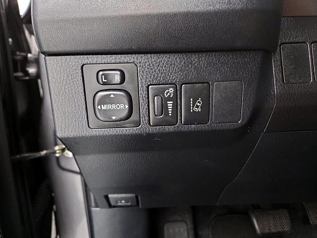 Photo of 2017 Silver Toyota RAV4