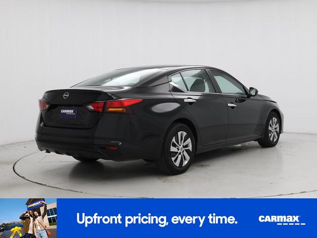 Photo of 2023 Black Nissan Altima