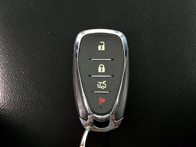 Photo of 2017 White Chevrolet Malibu