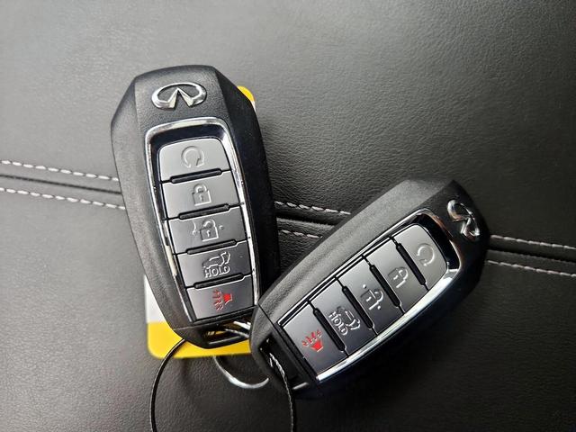 Photo of 2024 Gray INFINITI QX60