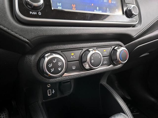 Photo of 2021 White Nissan Versa