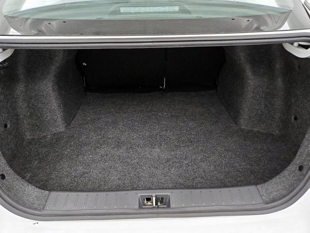 Photo of 2021 White Nissan Versa