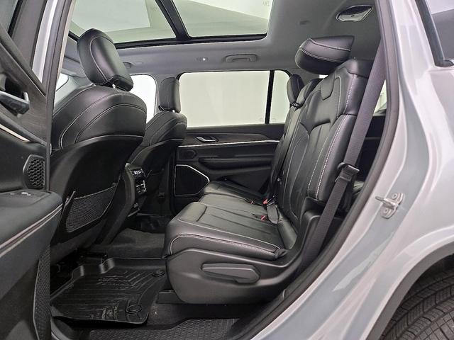 Photo of 2021 Silver Jeep Grand Cherokee L
