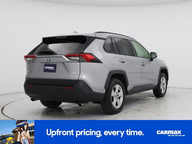 Photo of 2021 Silver Toyota RAV4
