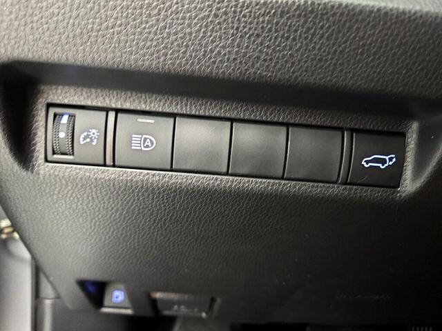 Photo of 2021 Silver Toyota RAV4