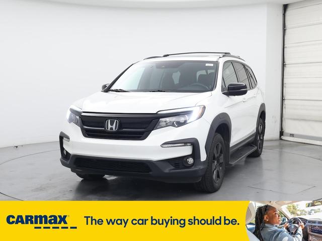 Photo of 2022 White Honda Pilot