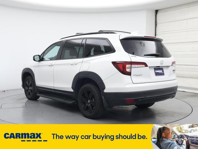 Photo of 2022 White Honda Pilot