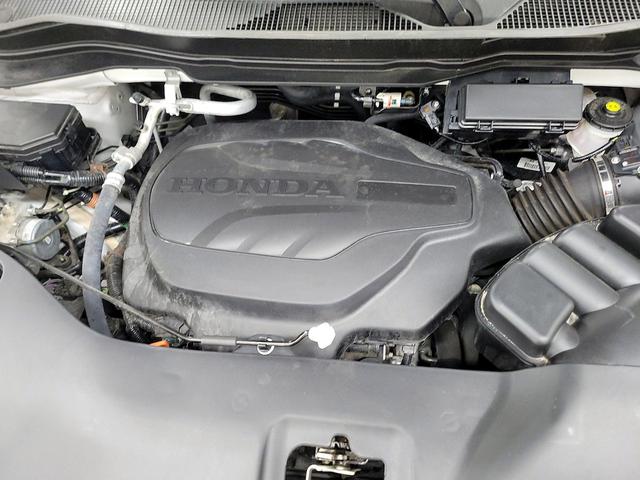 Photo of 2022 White Honda Pilot