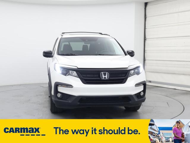 Photo of 2022 White Honda Pilot