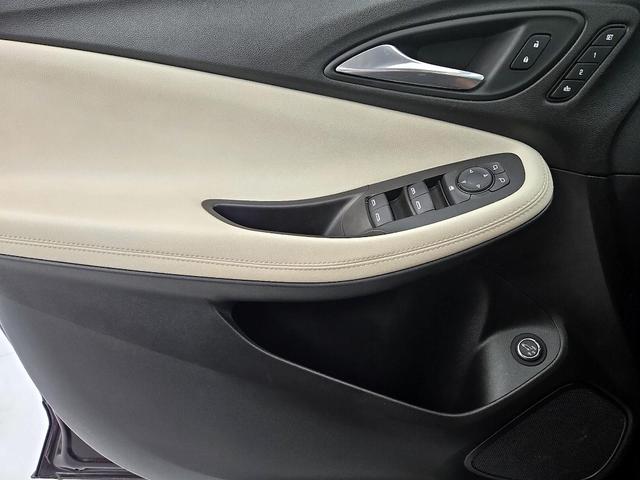 Photo of 2021 Purple Buick Encore GX