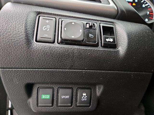 Photo of 2017 White Nissan Sentra