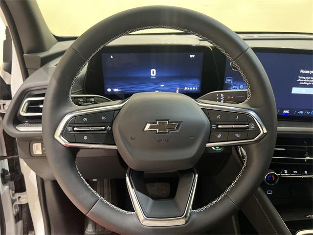 Photo of 2025 Summit White Chevrolet Traverse