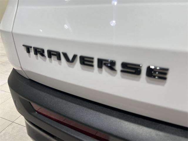 Photo of 2025 Summit White Chevrolet Traverse