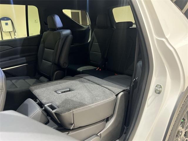 Photo of 2025 Summit White Chevrolet Traverse