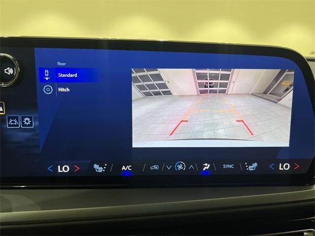 Photo of 2025 Summit White Chevrolet Traverse