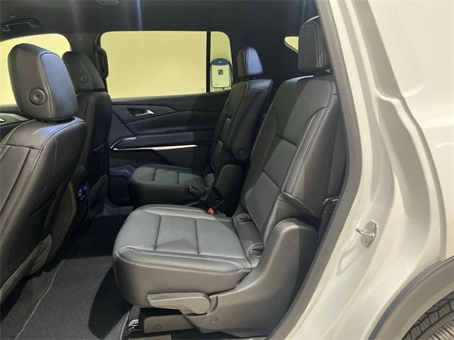 Photo of 2025 Summit White Chevrolet Traverse