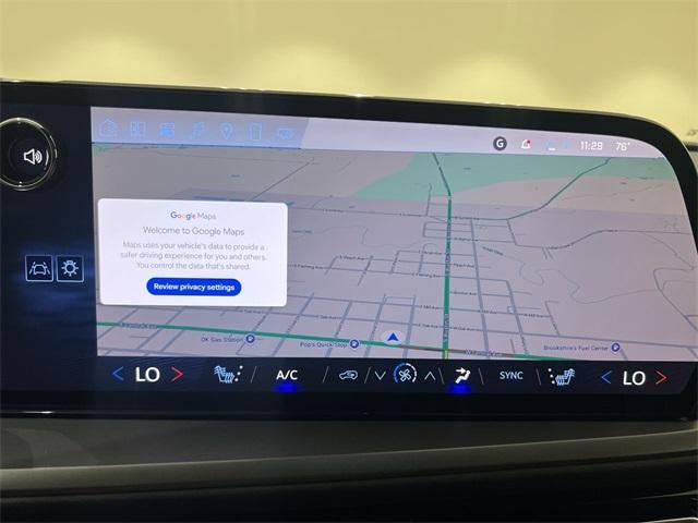 Photo of 2025 Summit White Chevrolet Traverse