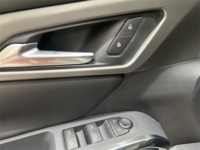 Photo of 2025 Summit White Chevrolet Traverse