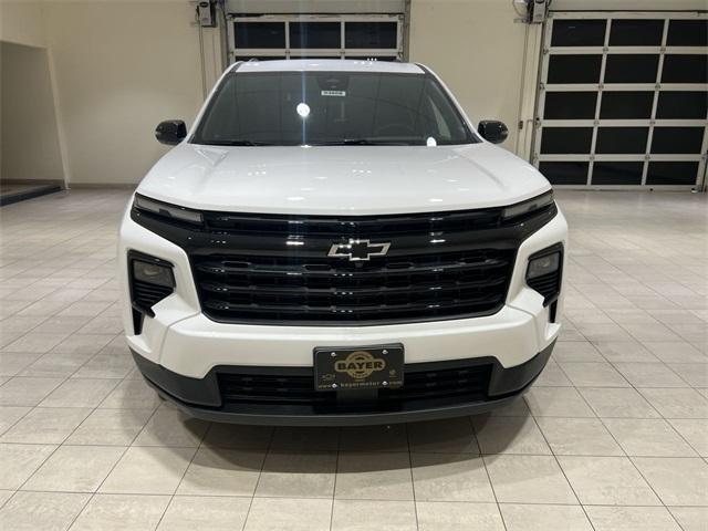Photo of 2025 Summit White Chevrolet Traverse