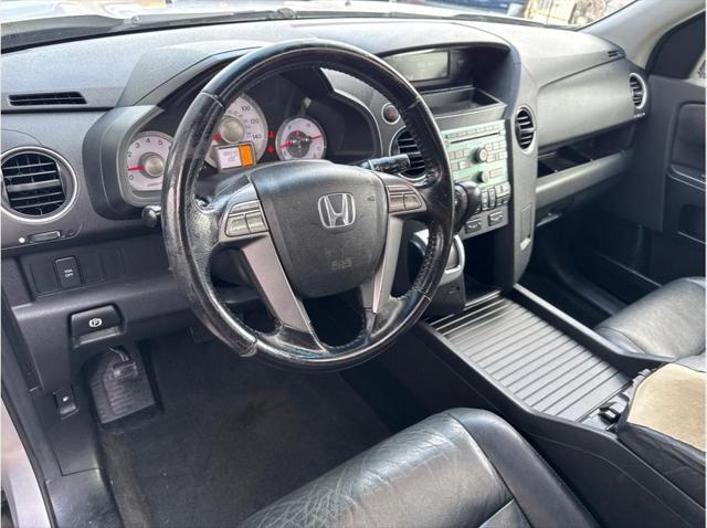 Photo of 2010 Alabaster Silver Metallic Honda Pilot