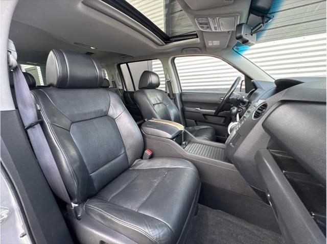 Photo of 2010 Alabaster Silver Metallic Honda Pilot