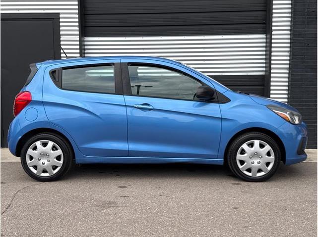 Photo of 2017 Splash Metallic Chevrolet Spark