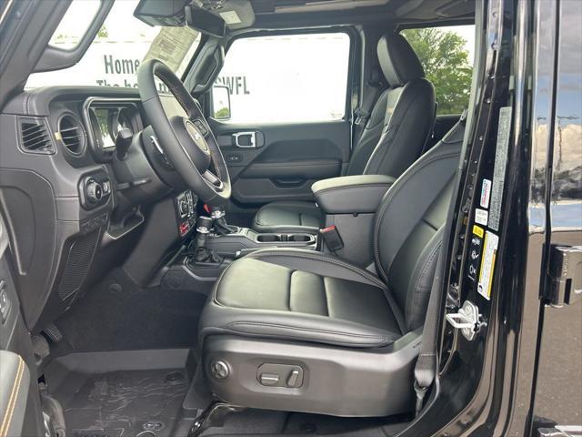 Photo of 2025 Black Clearcoat Jeep Wrangler