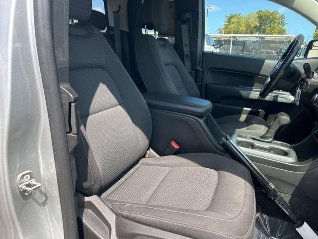 Photo of 2017 Silver Ice Metallic Chevrolet Colorado