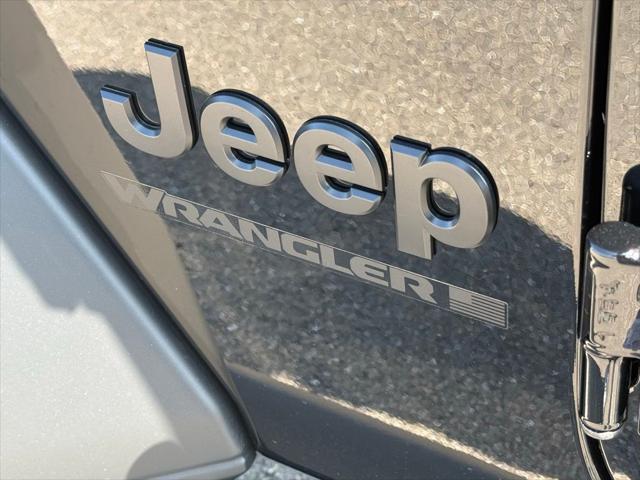 Photo of 2025 Black Clearcoat Jeep Wrangler