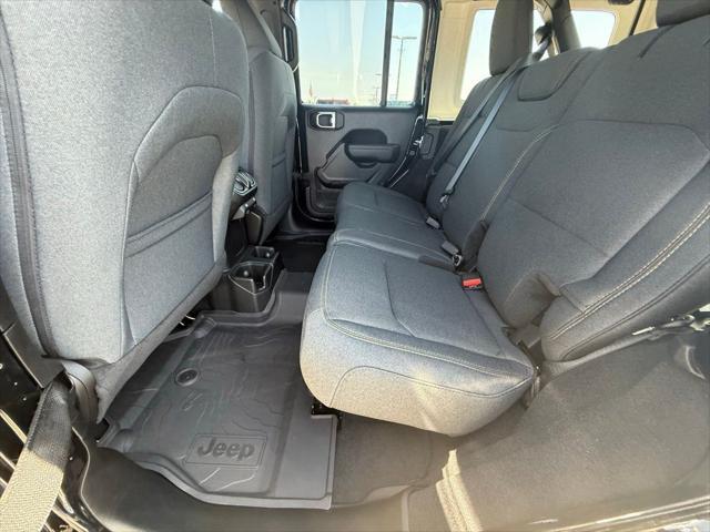 Photo of 2025 Black Clearcoat Jeep Wrangler
