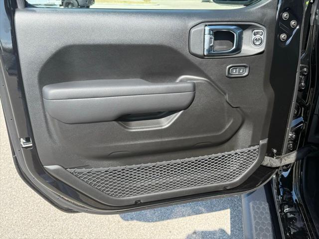 Photo of 2025 Black Clearcoat Jeep Wrangler