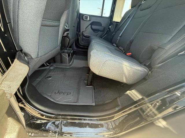 Photo of 2025 Black Clearcoat Jeep Wrangler