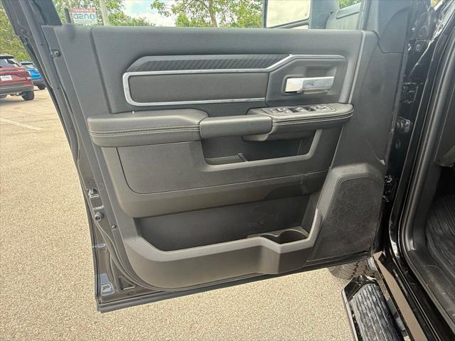 Photo of 2025 Diamond Black Crystal Pearlcoat RAM 2500