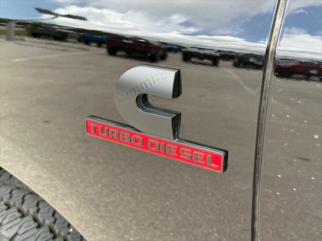 Photo of 2025 Diamond Black Crystal Pearlcoat RAM 2500