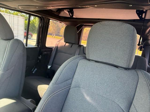 Photo of 2025 Black Clearcoat Jeep Wrangler