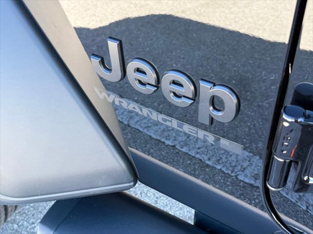 Photo of 2025 Black Clearcoat Jeep Wrangler